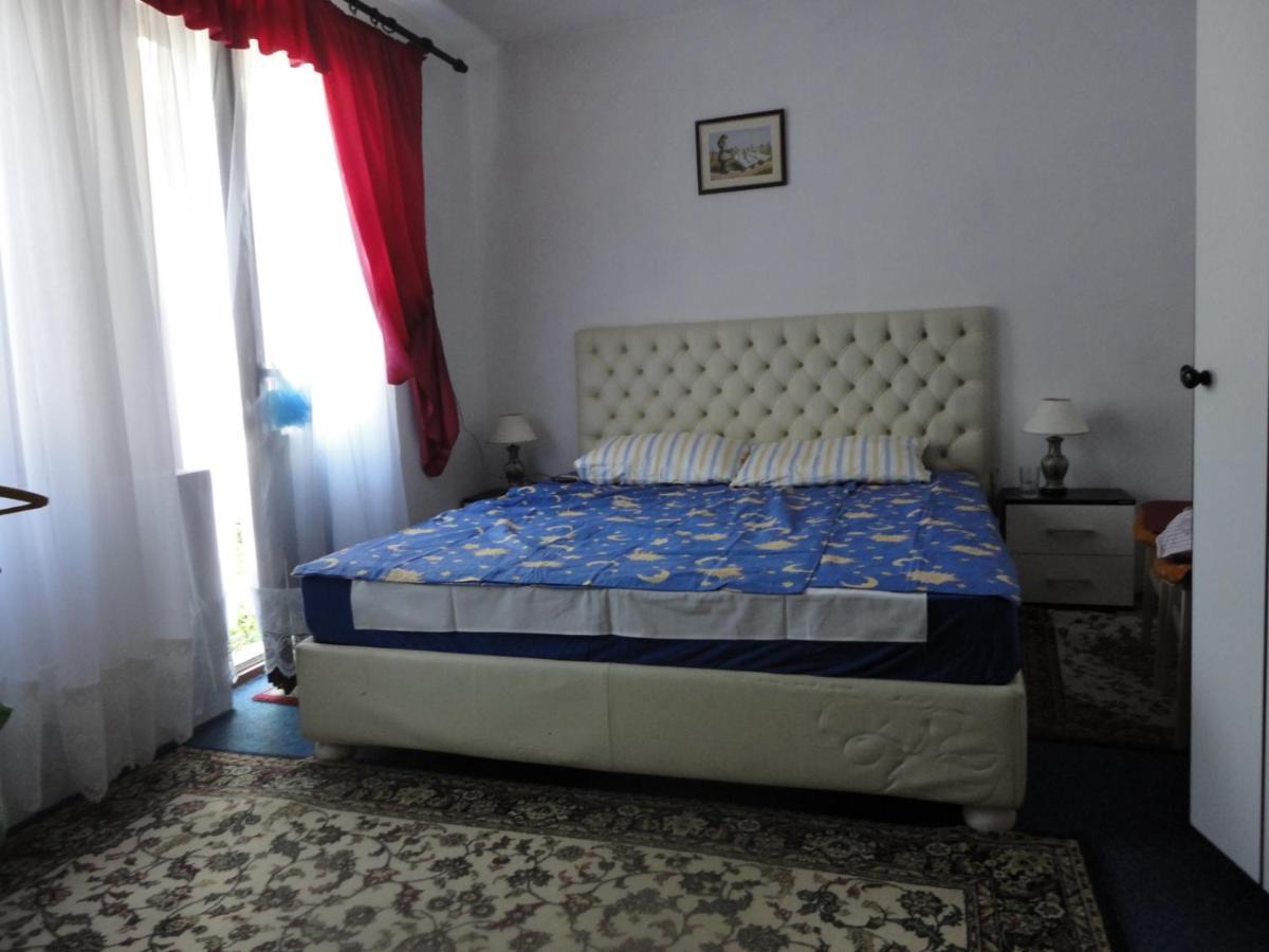 Wisteria Hotel Tivat Exterior foto