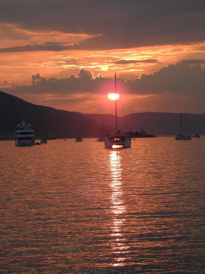 Wisteria Hotel Tivat Exterior foto