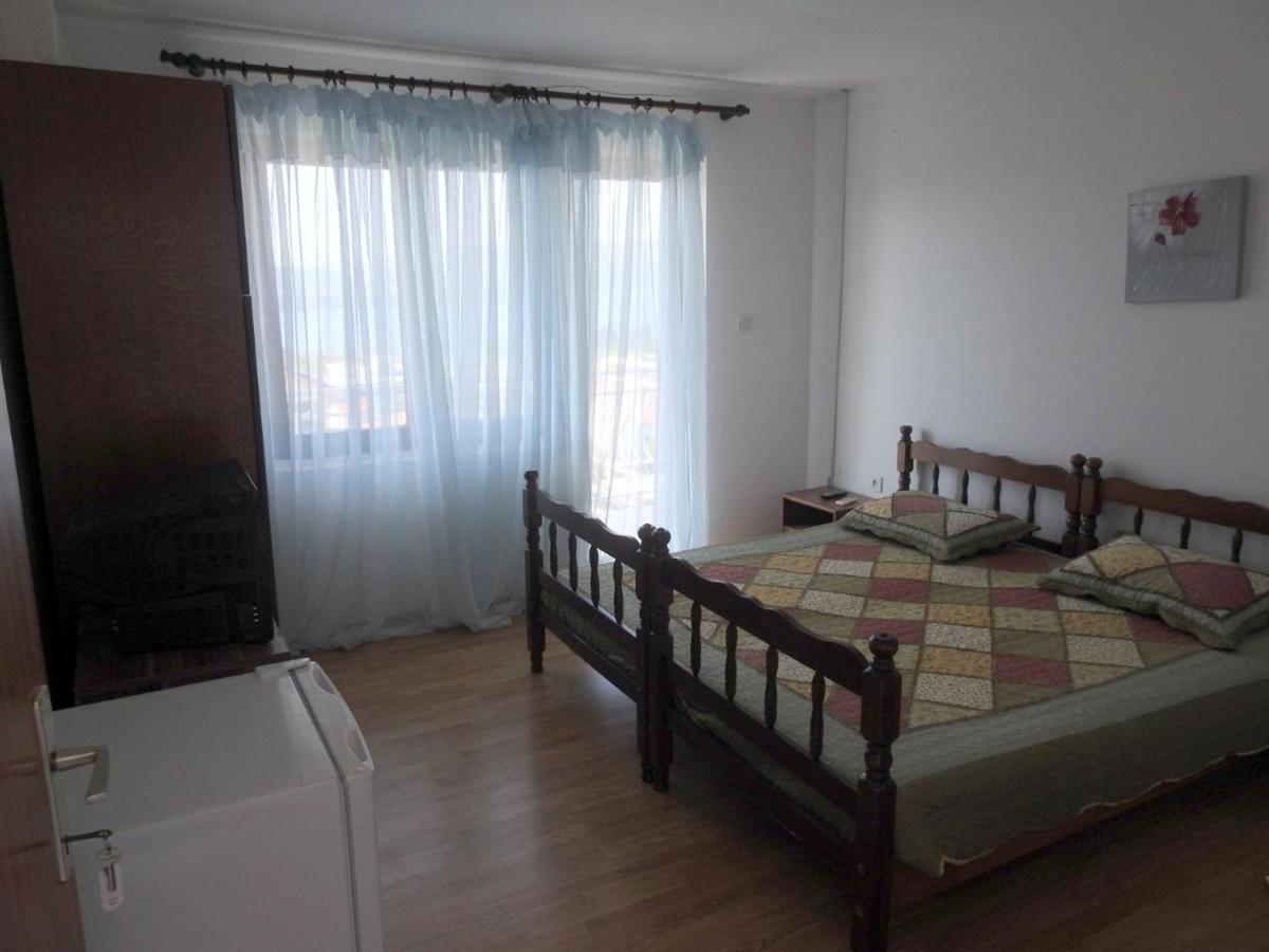 Wisteria Hotel Tivat Exterior foto